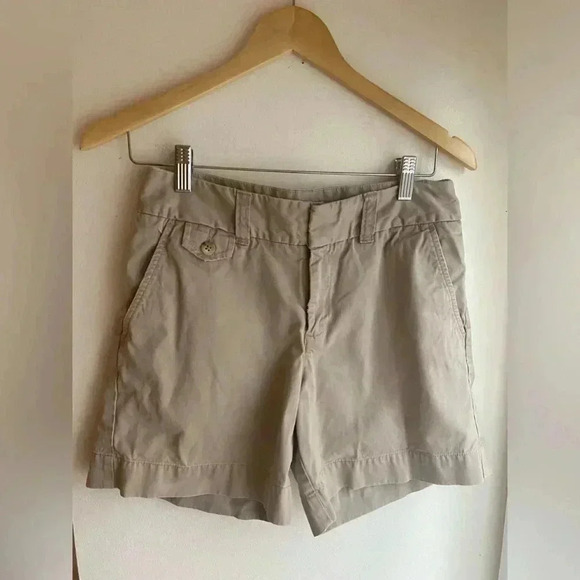 Eddie Bauer Size 4 Women’s Mercer Fit Khaki Shorts Bermuda Style 100% Cotton Tan - Picture 1 of 13